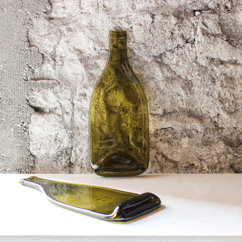 Un plateau apéritive en bouteille de Chardonnay upcyclée.