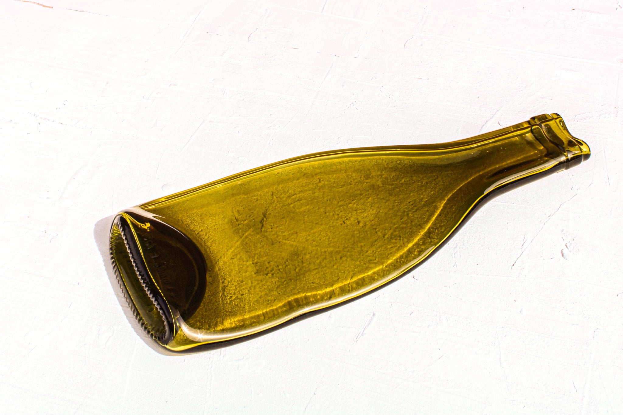 Une plateau apéritive en demi bouteille recyclée.