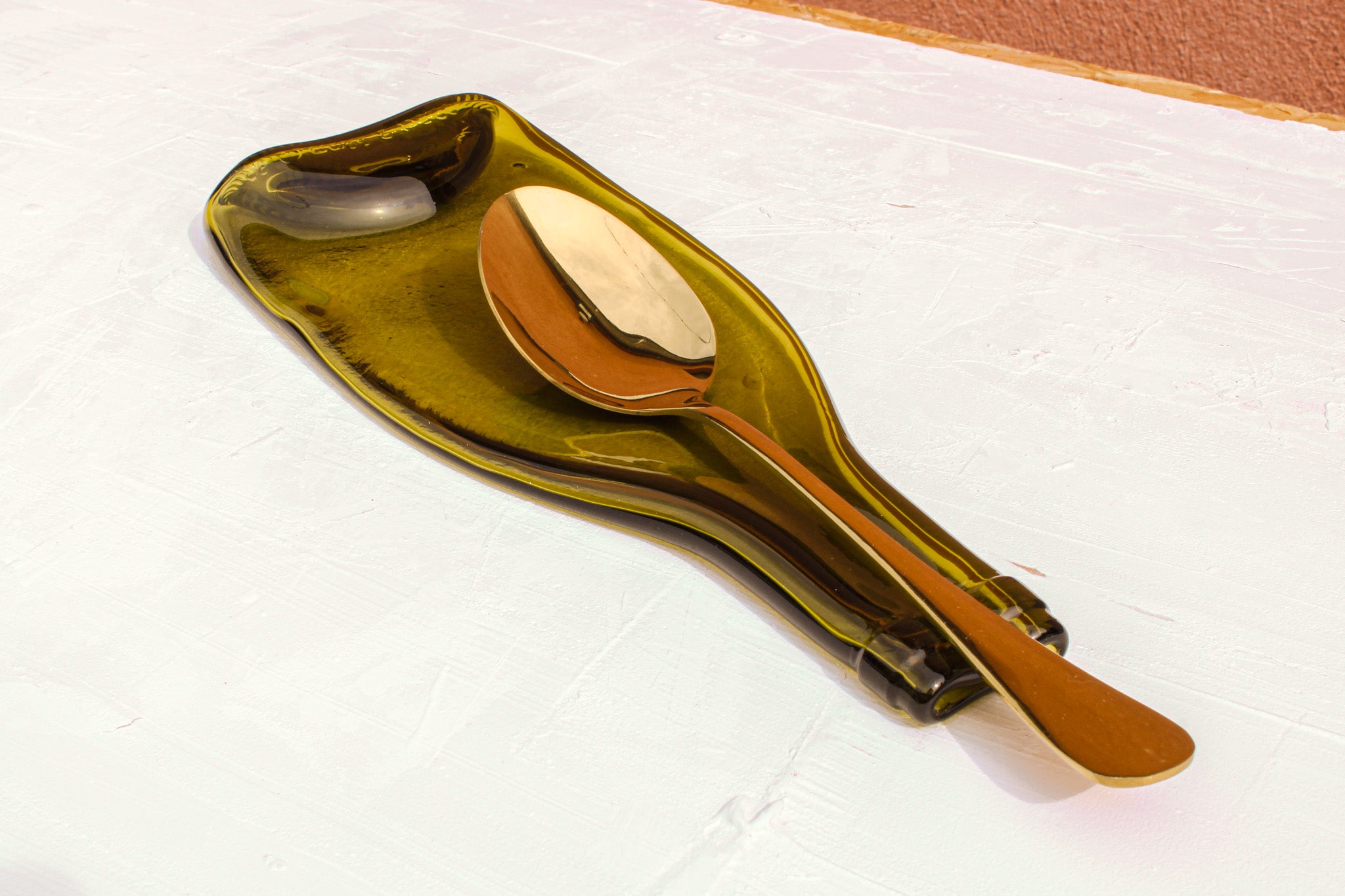 Repose cuillere fabriqué à partir d'une demi bouteille de Chardonnay.